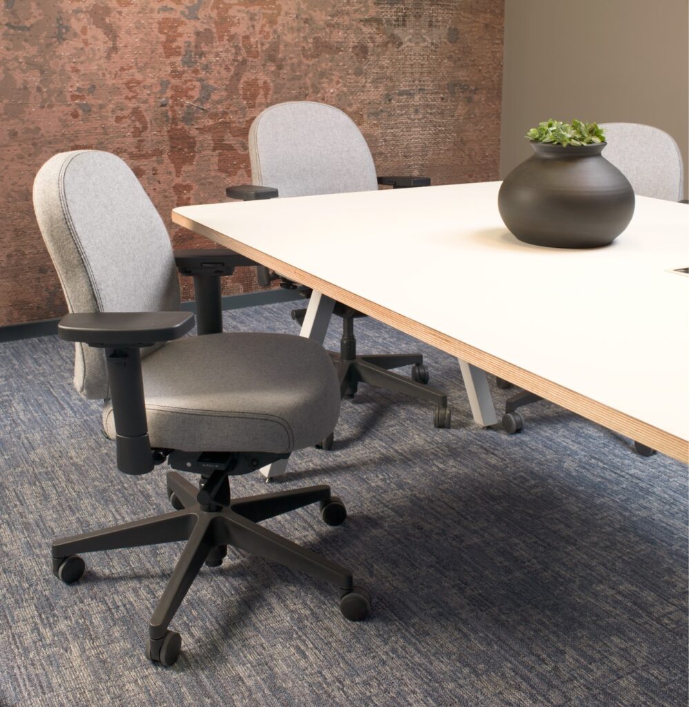 Therapod X Compact ergonomischer Bürostuhl mit luxuriöser hellgrauer Wollfilzpolsterung und verstellbarer Rückenlehne