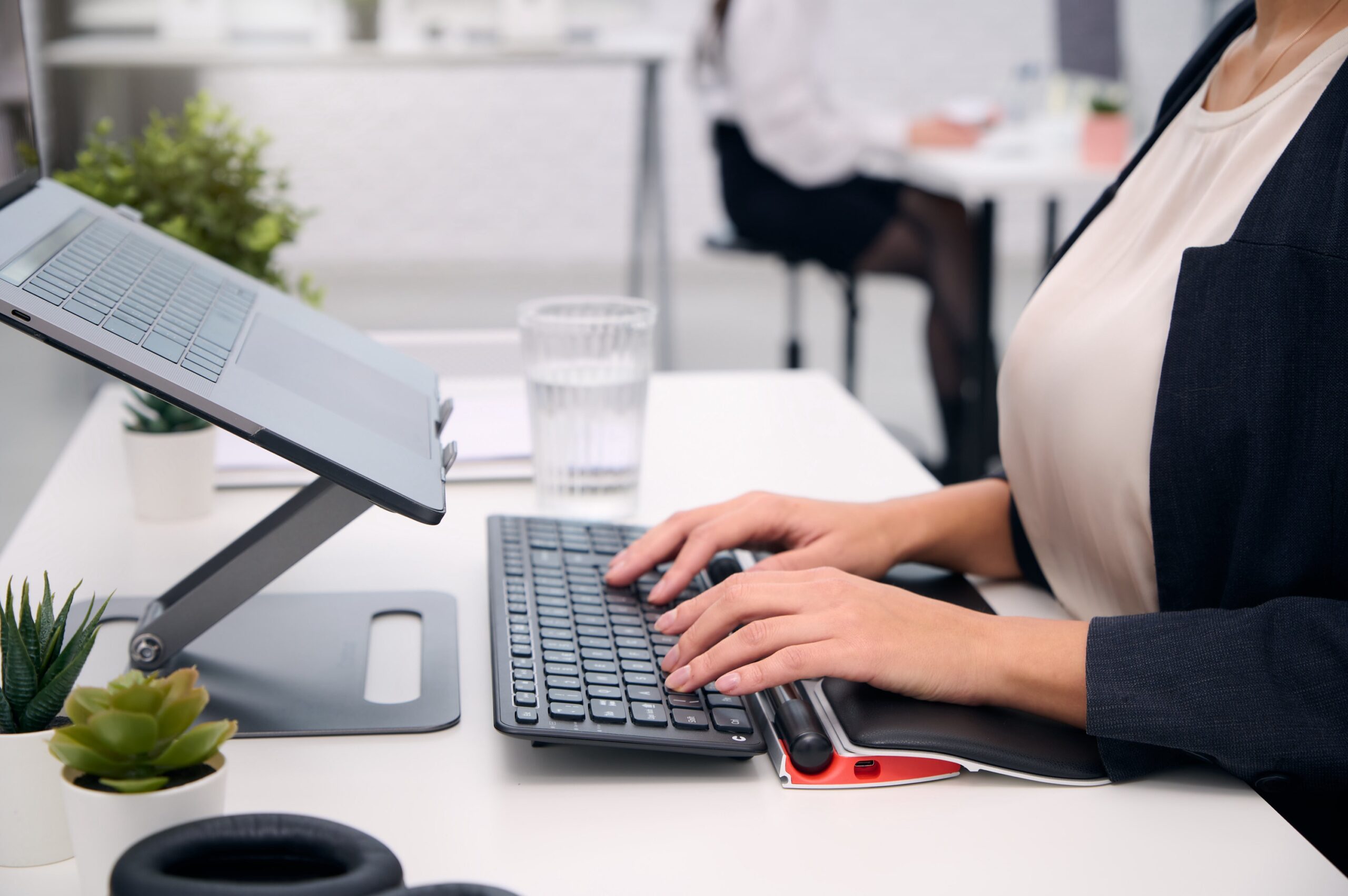 Tastatur und Maus im Büro richtig benutzen